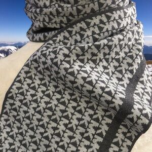 SOLD MICHAEL KORS MK Monogram Reversible Gray Knit Scarf Unisex Like-New